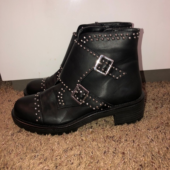 Black leather boots with silver studs. - Picture 4 of 4